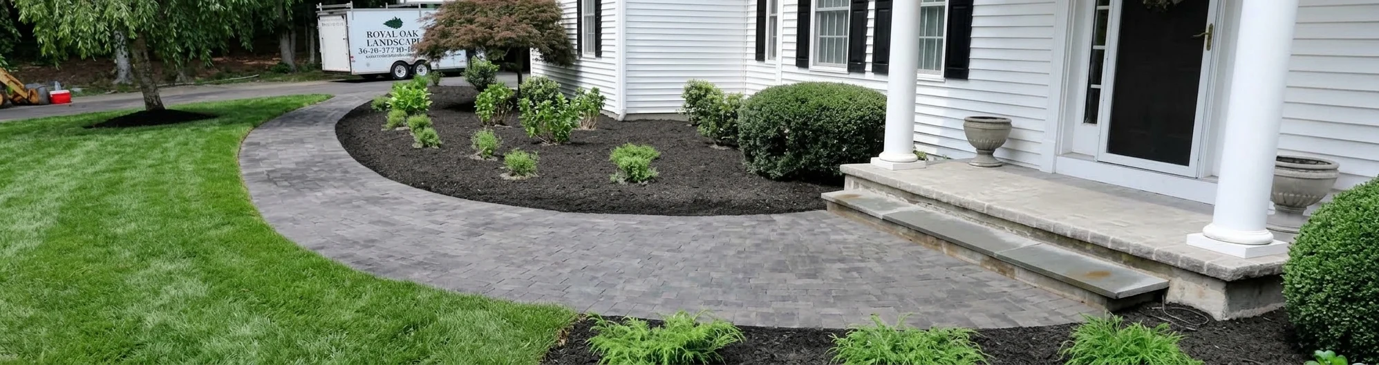 Curved front entry paver walkway