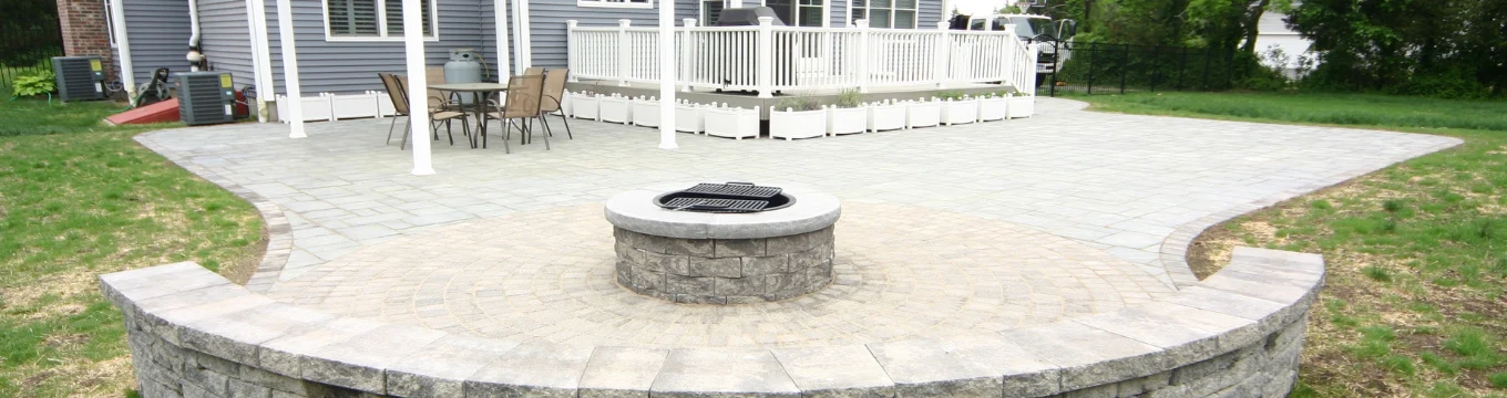 Round fire pit paver patio